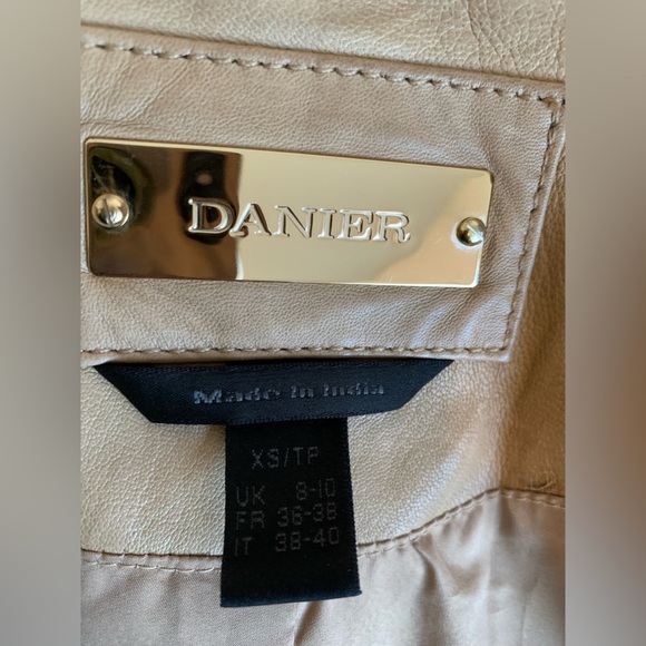 Danier Light Tan Soft Leather Jacket with Gold Hard-wear - Picture 5 of 7